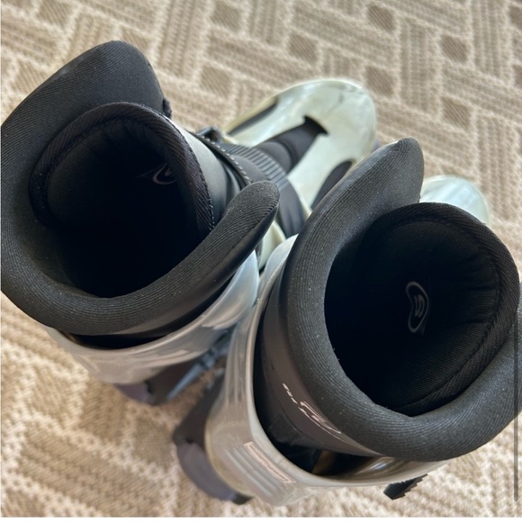 KANGOO JUMPS XR3 WHITE EDITION IN SILVER/BLACK Size small (6-8) - Picture 9 of 11